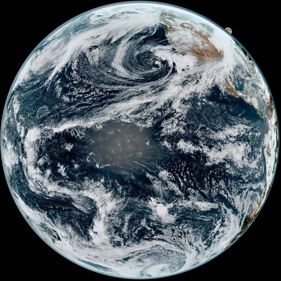 UnleverdeLunevudepuislespace.jpg