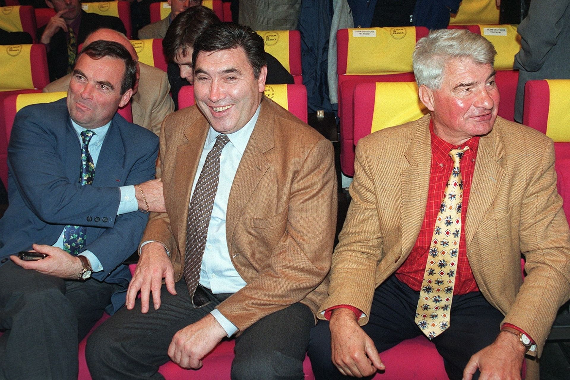 7799447523_bernard-hinault-eddy-merckx-et-raymond-poulidor-a-paris-le-5-novembre-1998.jpg