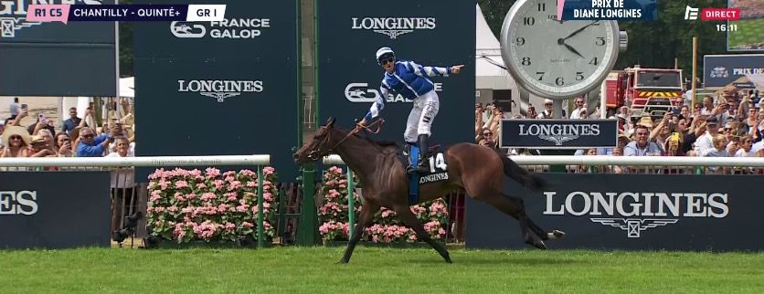 20230618-chantilly-diane-blue-rose-cen.jpg