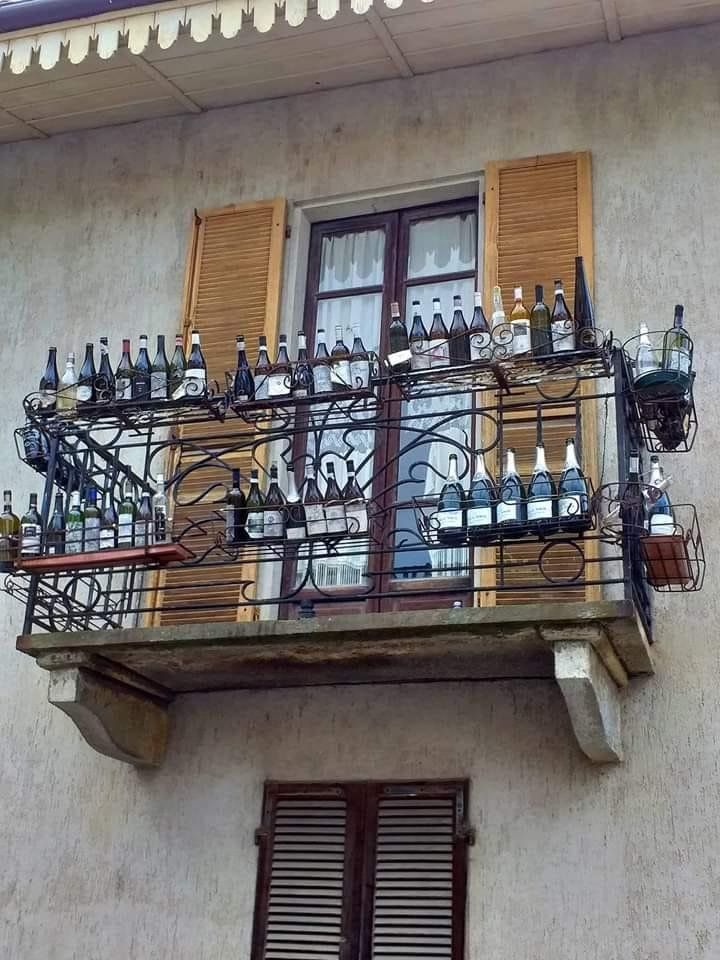 balcon-bouteilles.jpeg